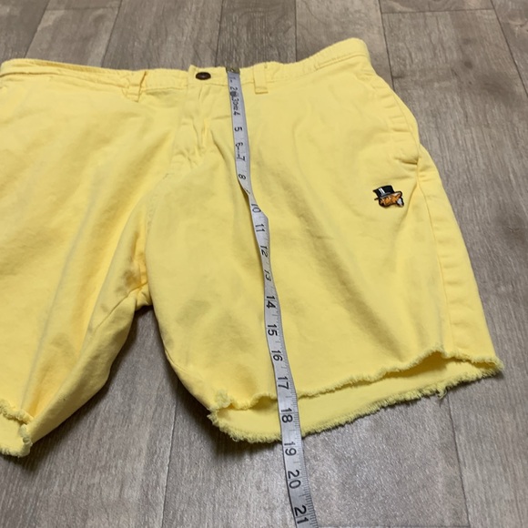 Mens AKOO Yellow Flat Front Casual Frayed Hem Chino Shorts - Picture 3 of 9